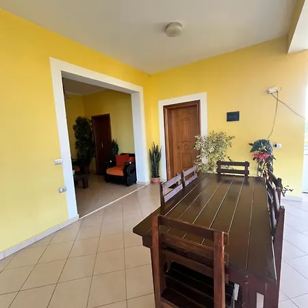 Konukevi Fatos Biti Divjake