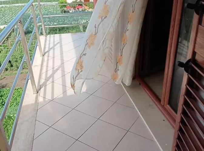 Fatos Biti Гостевой дом Дивьяка